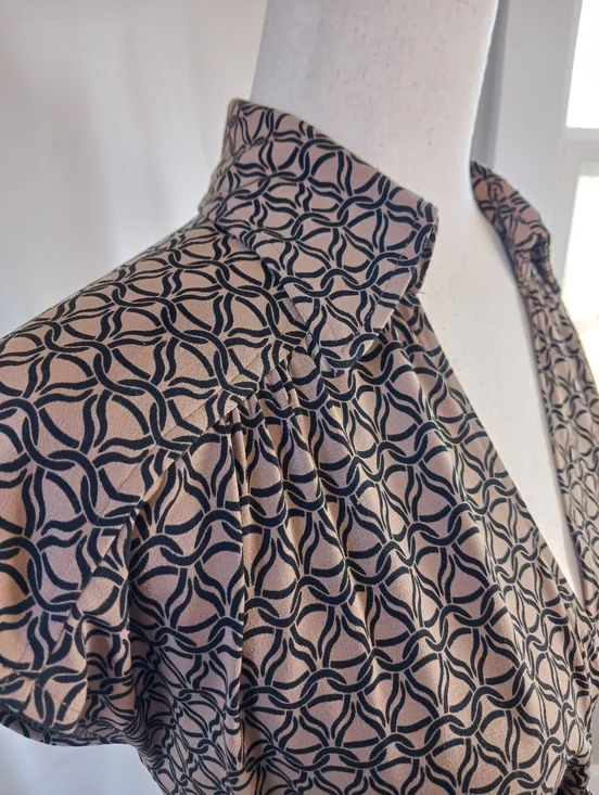 NEW YORK & CO Short Sleeve Dress Cinch Wrap Belt V Neck Knee Length Print Size S - Picture 7 of 13